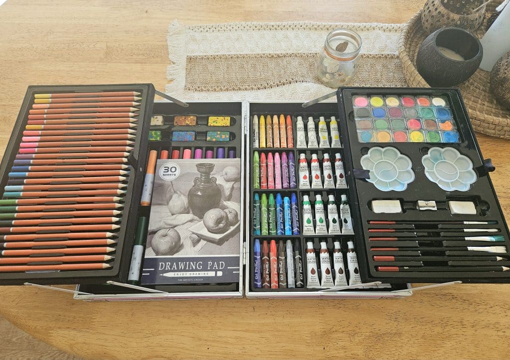 Art kit for kids to keep kids busy.