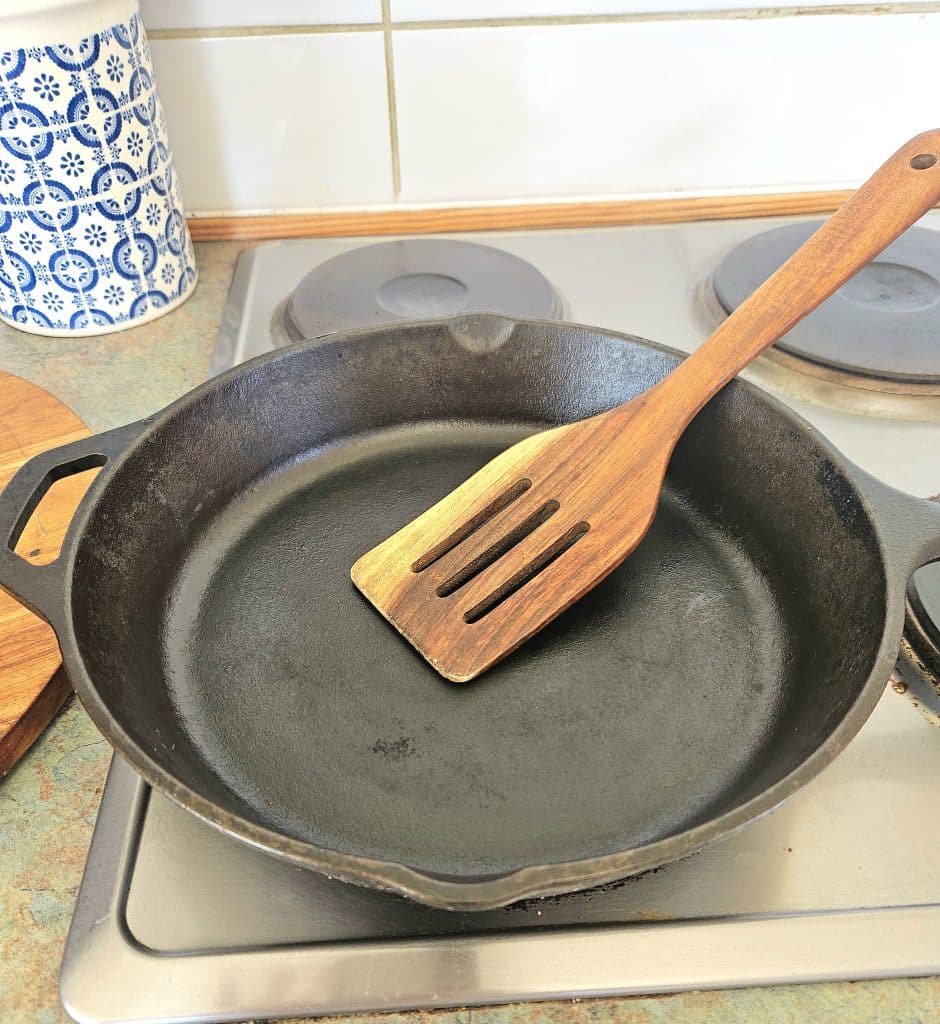 Cast iron pan