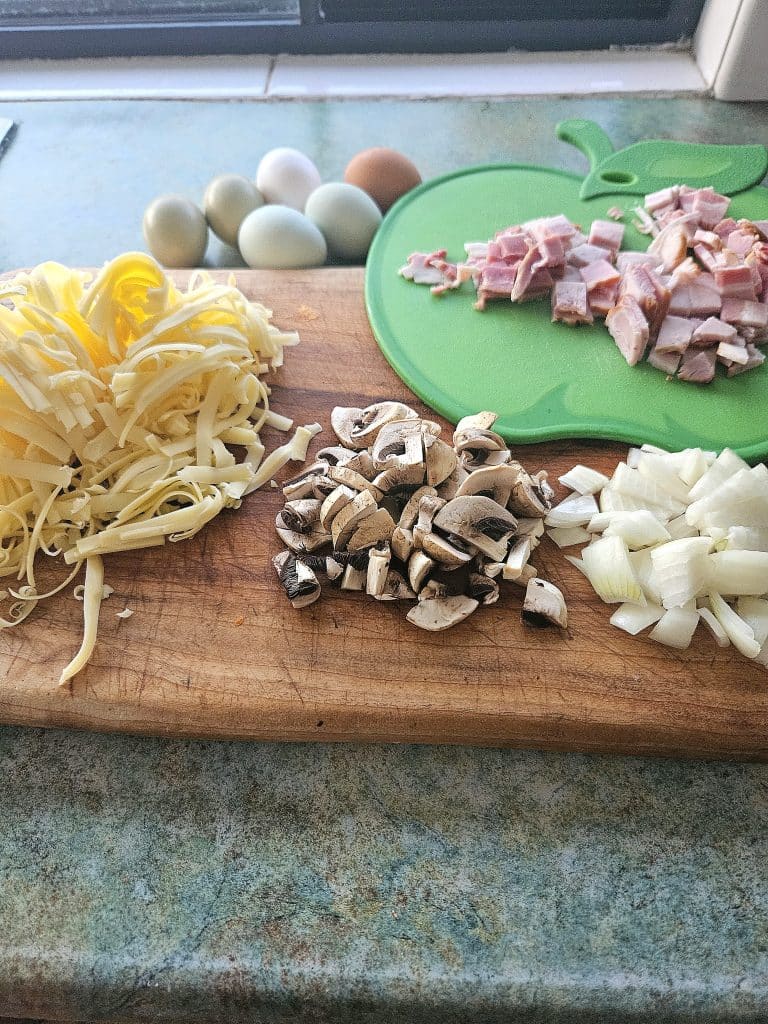 Chicken quiche ingredients.