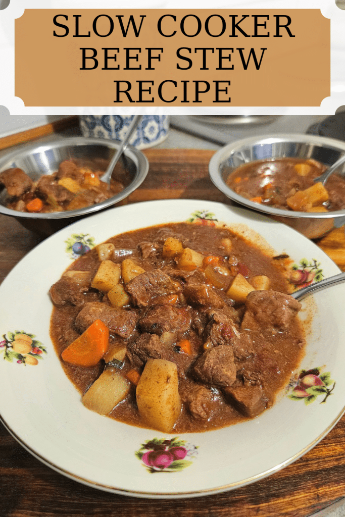 A beef stew recipe using a slow cooker. Juicy tender pieces of steak, thick aromatic gravy and chunky vegetables. An easy slow cooked dinner.