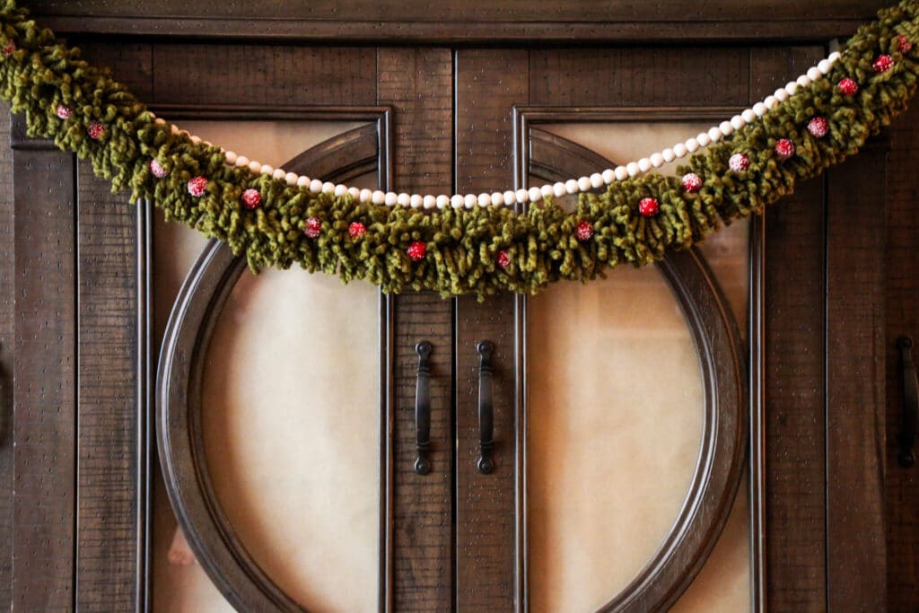 Christmas garland made with yarn.